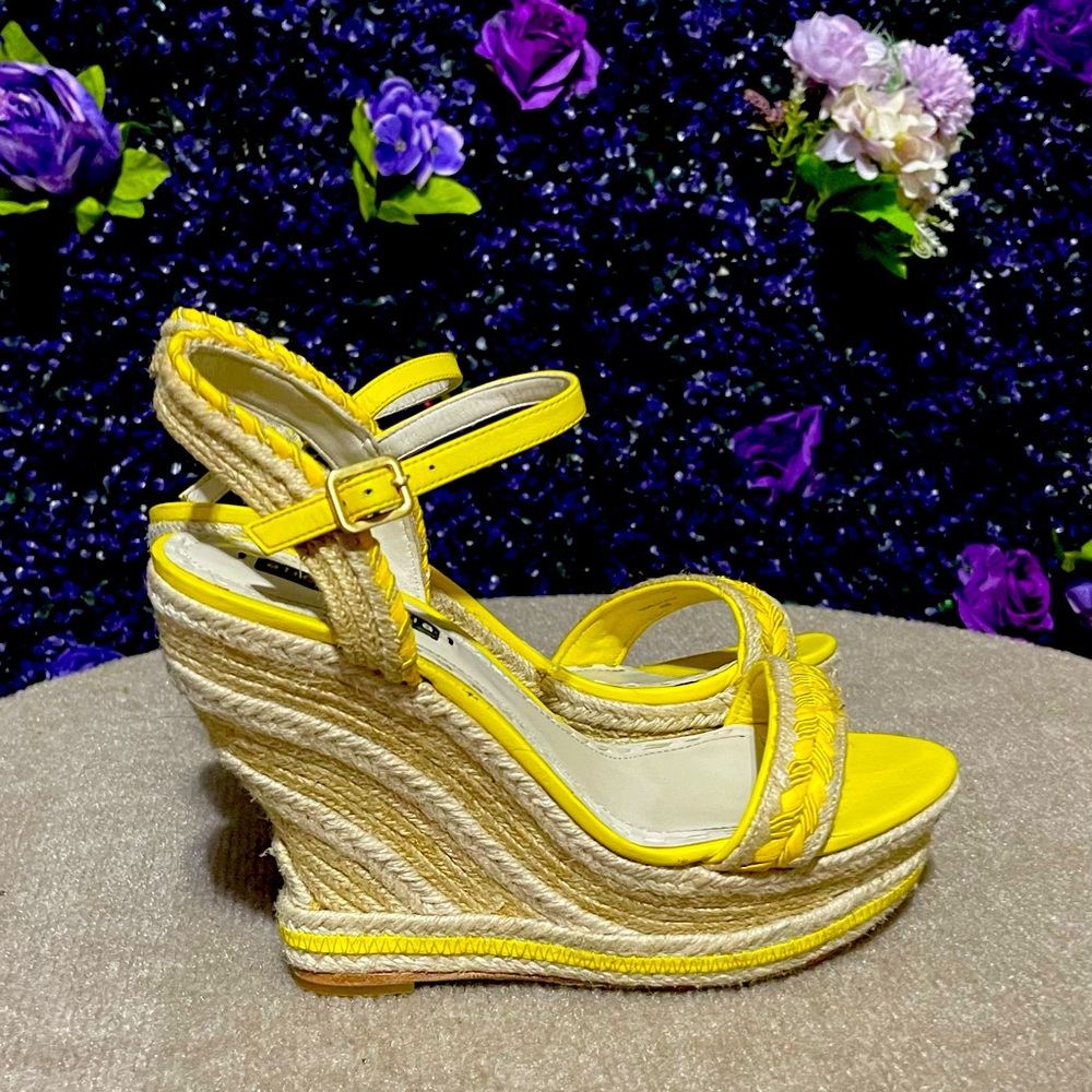 Alice and Olivia wedge .sz 40, excellent condition